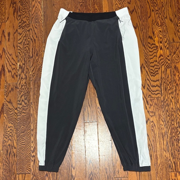 lululemon athletica Pants - Lululemon Black & White Joggers Women’s Size: 14